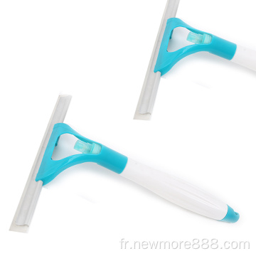 Nettoyage de la brosse à épurateur pour vitre avec vitre avec pulvérisateur